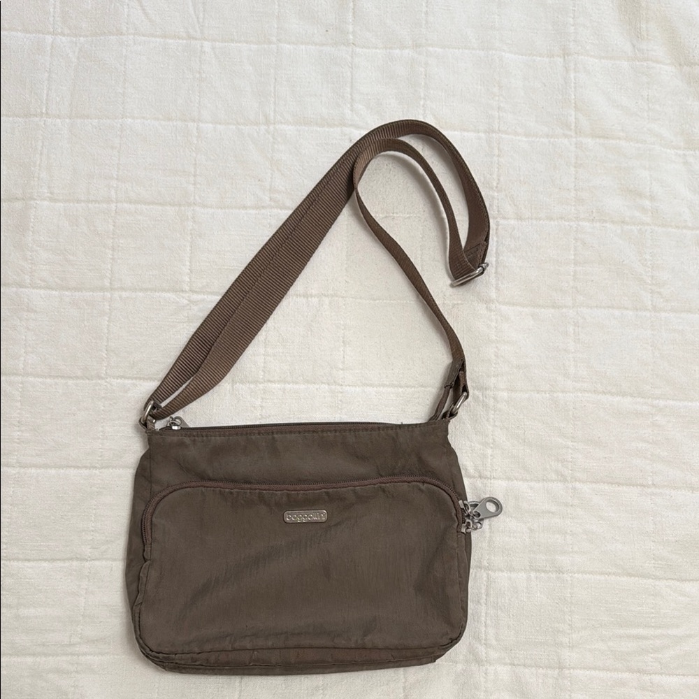 Baggallini Brown Messenger Bag with Adjustable Strap and Multiple Compartments